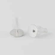 boucles d'oreilles puces en argent composées de petites pastilles ovales martelées ornées d'une petite bille.