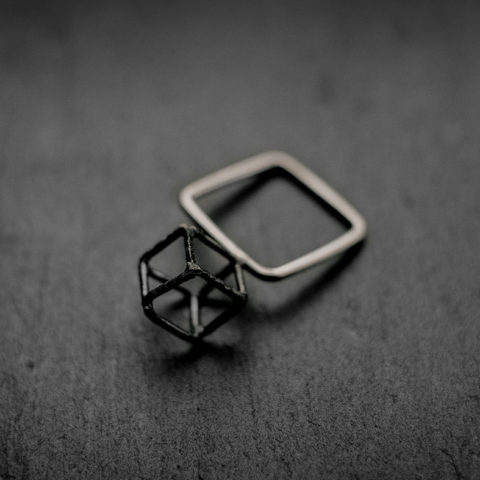 bague argent anneau carré et cube en fil d'argent noirci